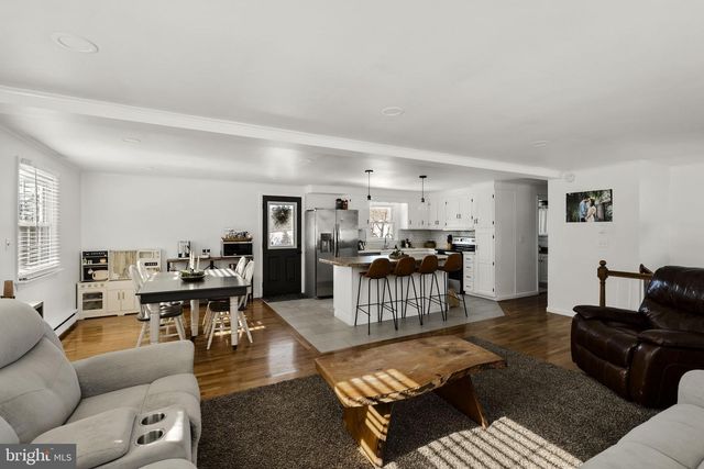 108 RED WELL RD, New Holland, PA 17557