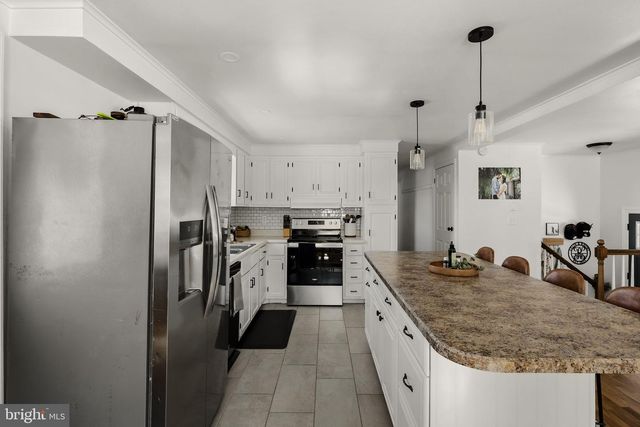 108 RED WELL RD, New Holland, PA 17557