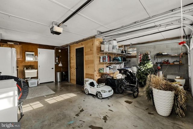 108 RED WELL RD, New Holland, PA 17557