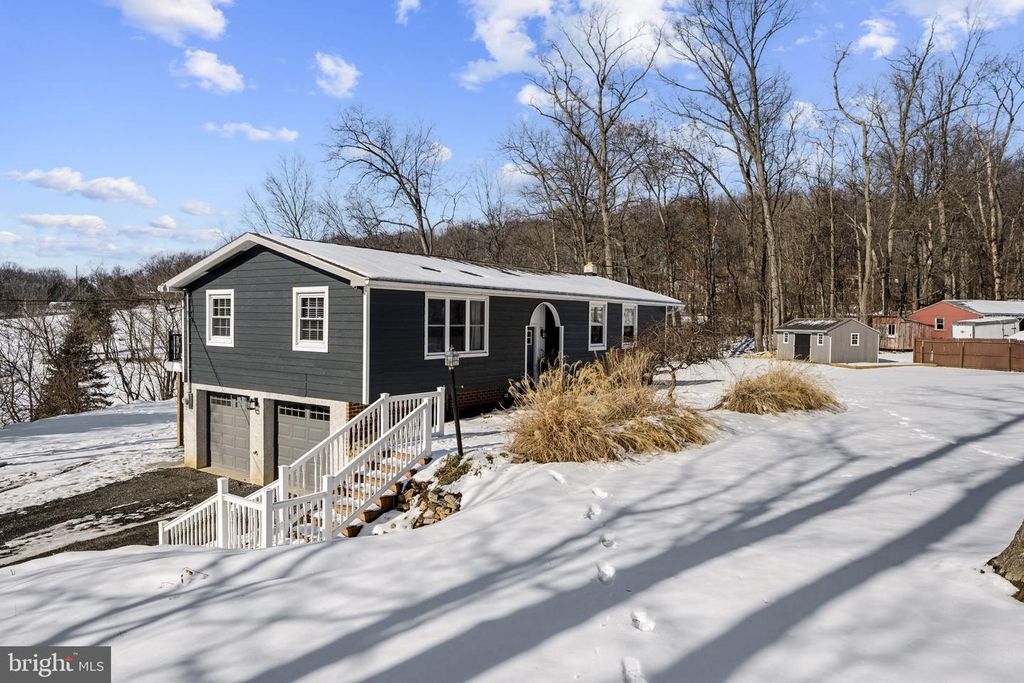 108 RED WELL RD, New Holland, PA 17557