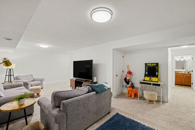 4211 Sand Valley Drive NE, Rockford, MI 49341