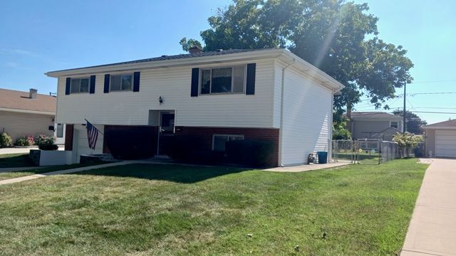 433 W Diversey Avenue, Addison, IL 60101