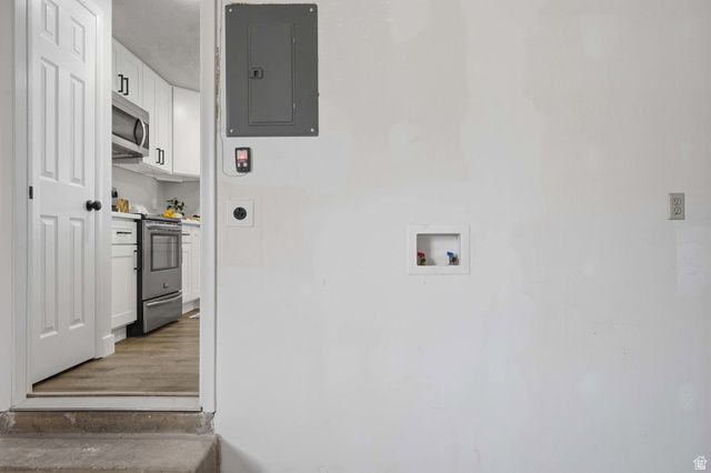1712 E HILLSBORO, Layton, UT 84040