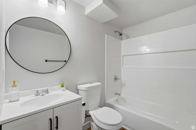 1712 E HILLSBORO, Layton, UT 84040