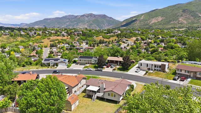 1712 E HILLSBORO, Layton, UT 84040