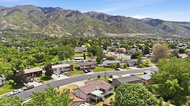 1712 E HILLSBORO, Layton, UT 84040