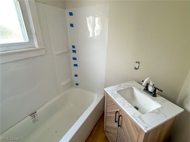 9800 Pratt Avenue, Cleveland, OH 44105