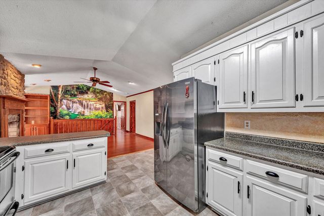 380 Countrywood LN, Rocky Mount, VA 24151