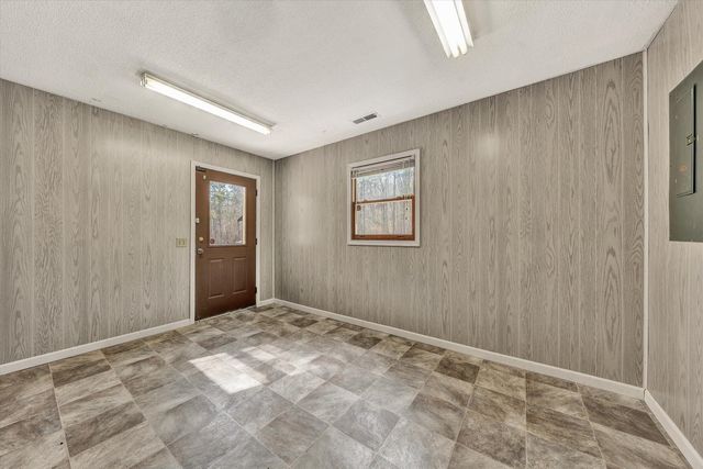 380 Countrywood LN, Rocky Mount, VA 24151