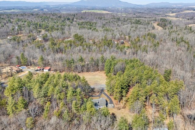 380 Countrywood LN, Rocky Mount, VA 24151