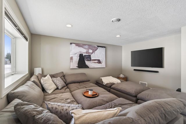 4292 Parkview Lane, Anoka, MN 55303