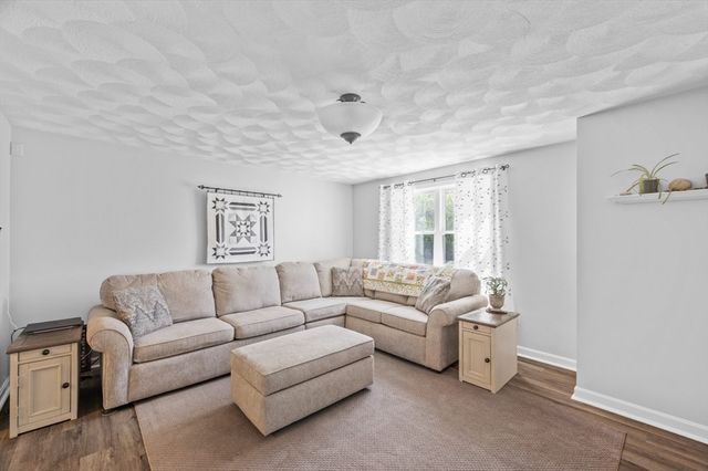11 Fleming St, Lowell, MA 01851