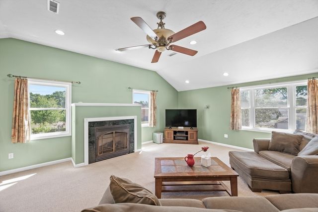11 Fleming St, Lowell, MA 01851