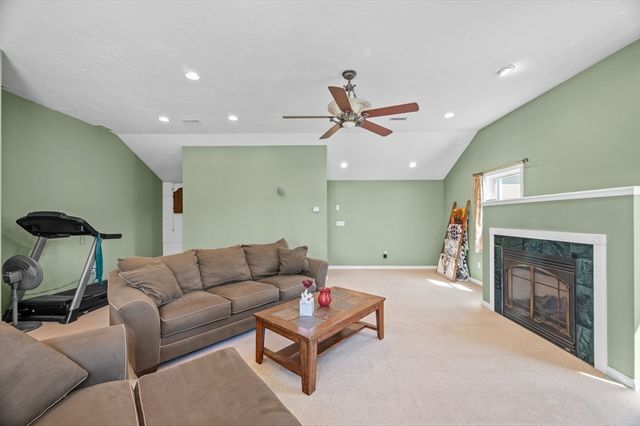 11 Fleming St, Lowell, MA 01851