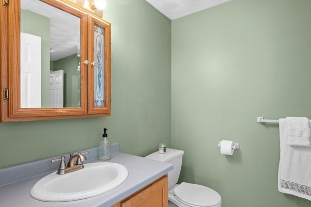 11 Fleming St, Lowell, MA 01851
