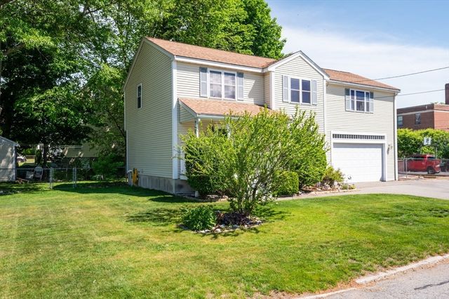 11 Fleming St, Lowell, MA 01851