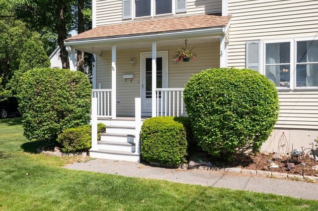 11 Fleming St, Lowell, MA 01851