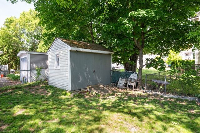 11 Fleming St, Lowell, MA 01851