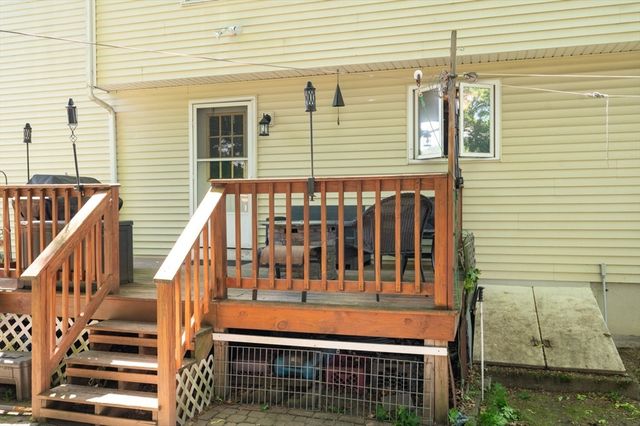 11 Fleming St, Lowell, MA 01851