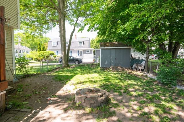 11 Fleming St, Lowell, MA 01851
