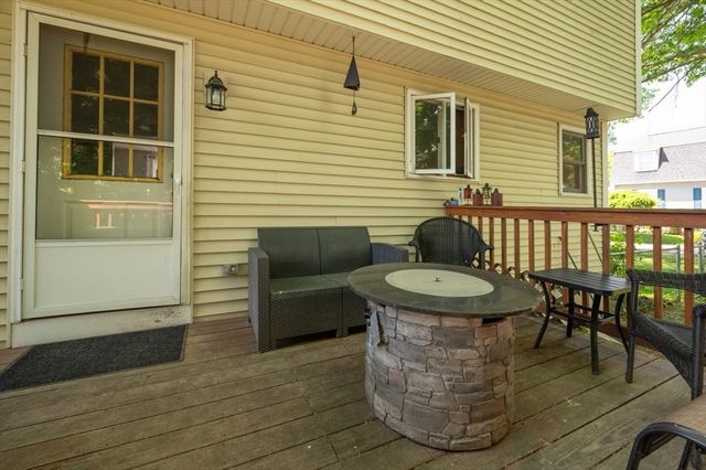11 Fleming St, Lowell, MA 01851