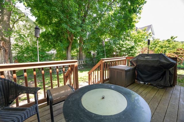11 Fleming St, Lowell, MA 01851