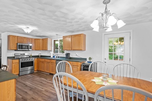 11 Fleming St, Lowell, MA 01851
