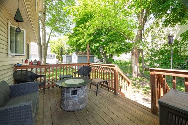 11 Fleming St, Lowell, MA 01851