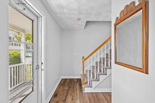 11 Fleming St, Lowell, MA 01851