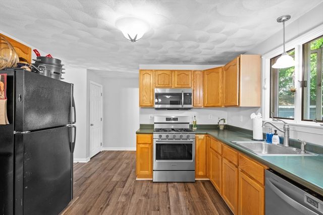 11 Fleming St, Lowell, MA 01851