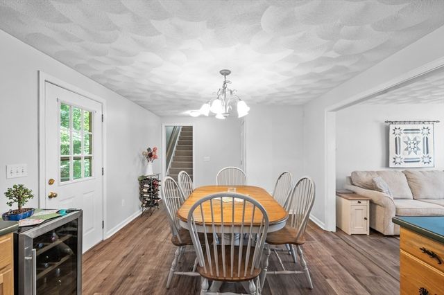 11 Fleming St, Lowell, MA 01851