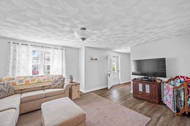 11 Fleming St, Lowell, MA 01851