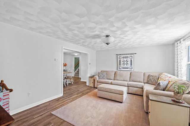 11 Fleming St, Lowell, MA 01851