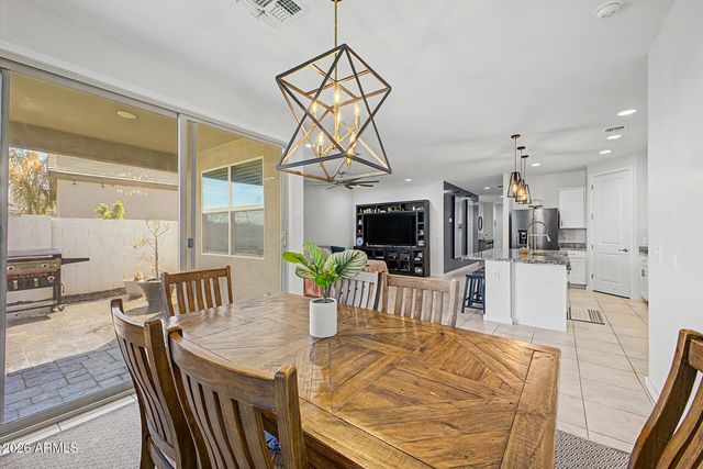 4386 W SUNCUP Drive, San Tan Valley, AZ 85144