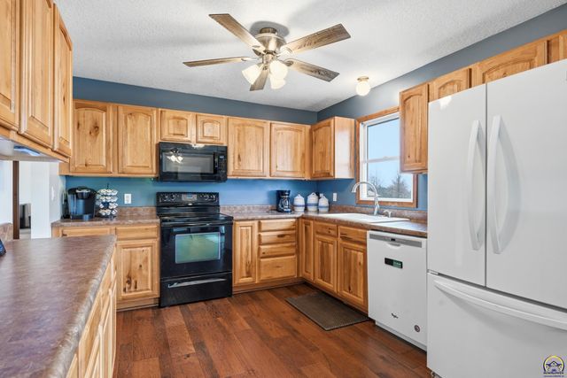 835 NE 62nd St, Topeka, KS 66617