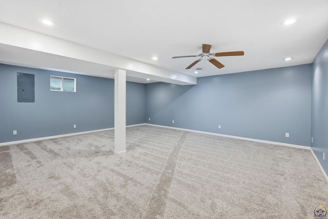 835 NE 62nd St, Topeka, KS 66617