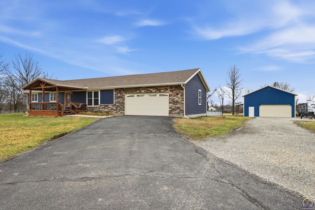 835 NE 62nd St, Topeka, KS 66617