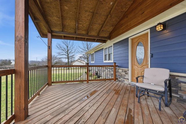 835 NE 62nd St, Topeka, KS 66617