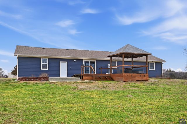 835 NE 62nd St, Topeka, KS 66617