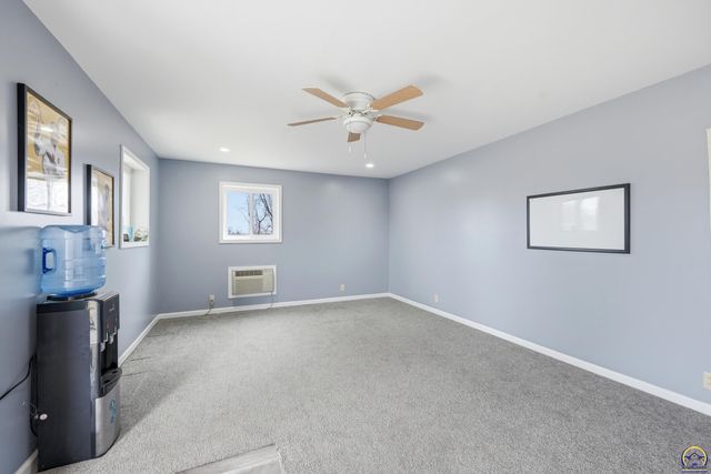 835 NE 62nd St, Topeka, KS 66617