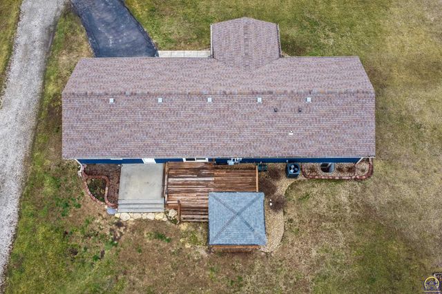 835 NE 62nd St, Topeka, KS 66617