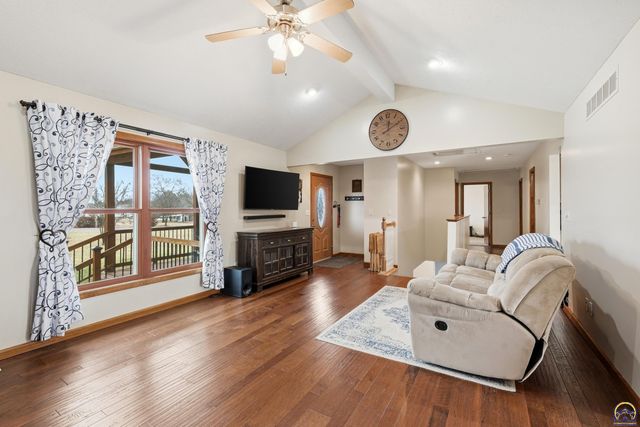 835 NE 62nd St, Topeka, KS 66617