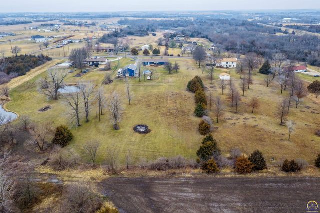 835 NE 62nd St, Topeka, KS 66617