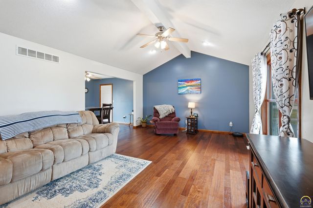 835 NE 62nd St, Topeka, KS 66617