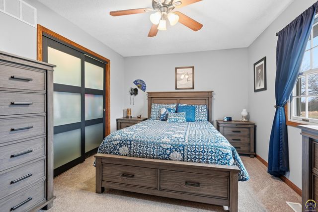 835 NE 62nd St, Topeka, KS 66617