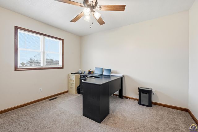 835 NE 62nd St, Topeka, KS 66617