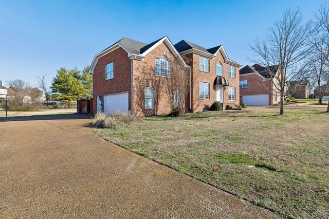 138 Huntington Pl, Hendersonville, TN 37075