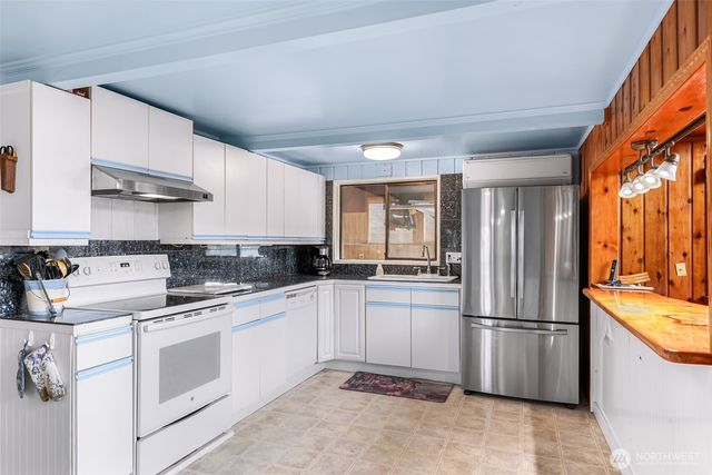 8415 Donald Way, Blaine, WA 98230