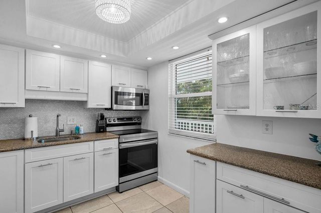 600 SUTTON PLACE B302, Longboat Key, FL 34228