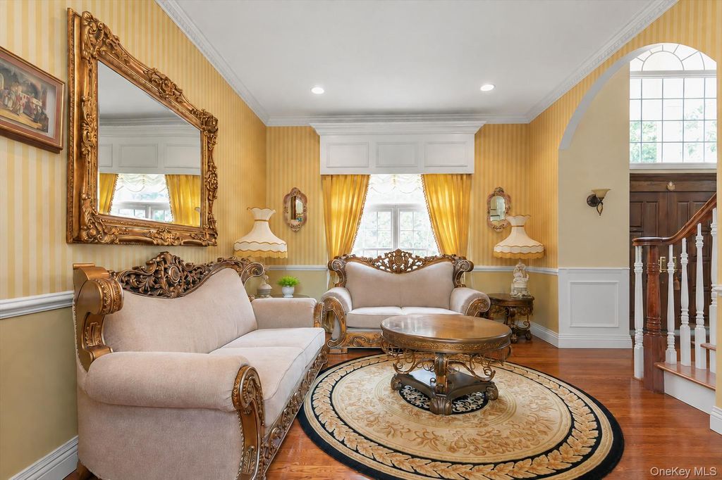 65 Threepence Drive, Melville, NY 11747 — photo 3
